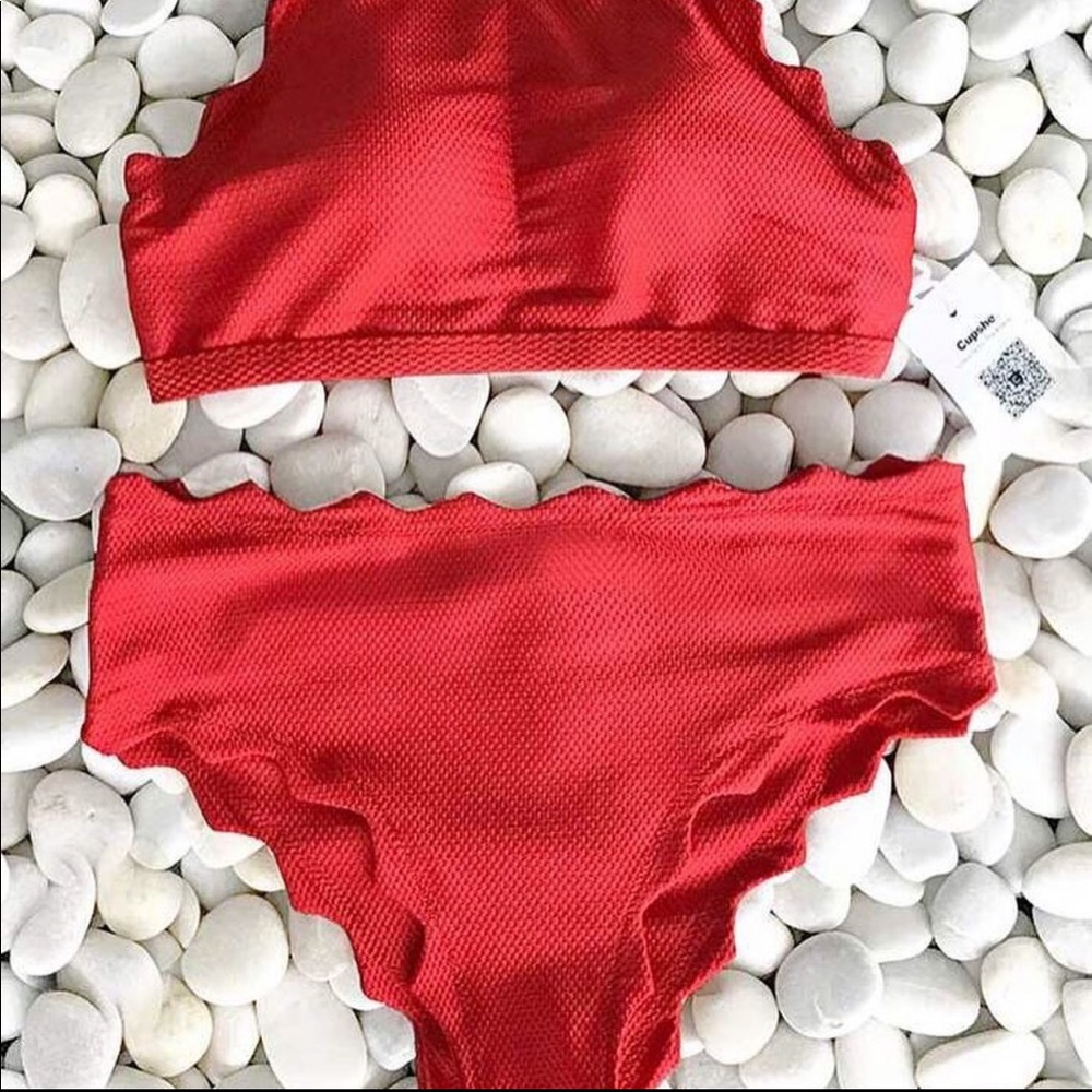 Red Bikini - Picture 2 of 4